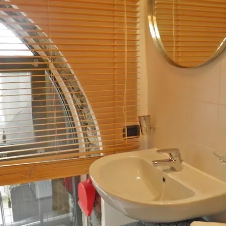 Studio Fur 2 Personen Ca 25 M In Ed Uniti, Comer Westufer Comer Апартаменты Граведона
